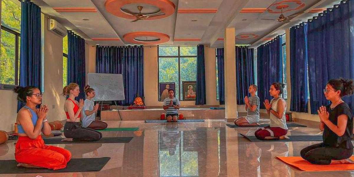 Immerse Yourself in Bliss: The Ultimate Yoga Teacher Training Retreat in Rishikesh