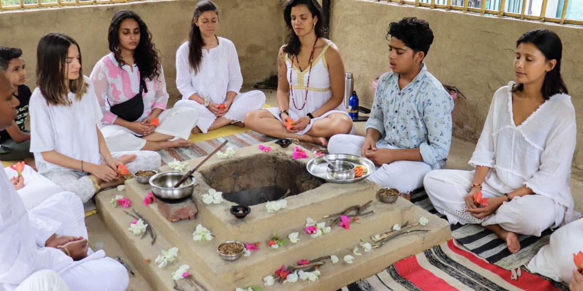 The Benefits of Immersing Yourself in Indian Culture During Your Yoga Teacher Training