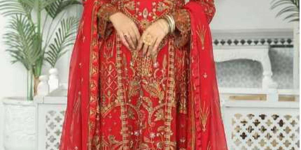 Why Pakistani Formal Dresses are Famous in the UK