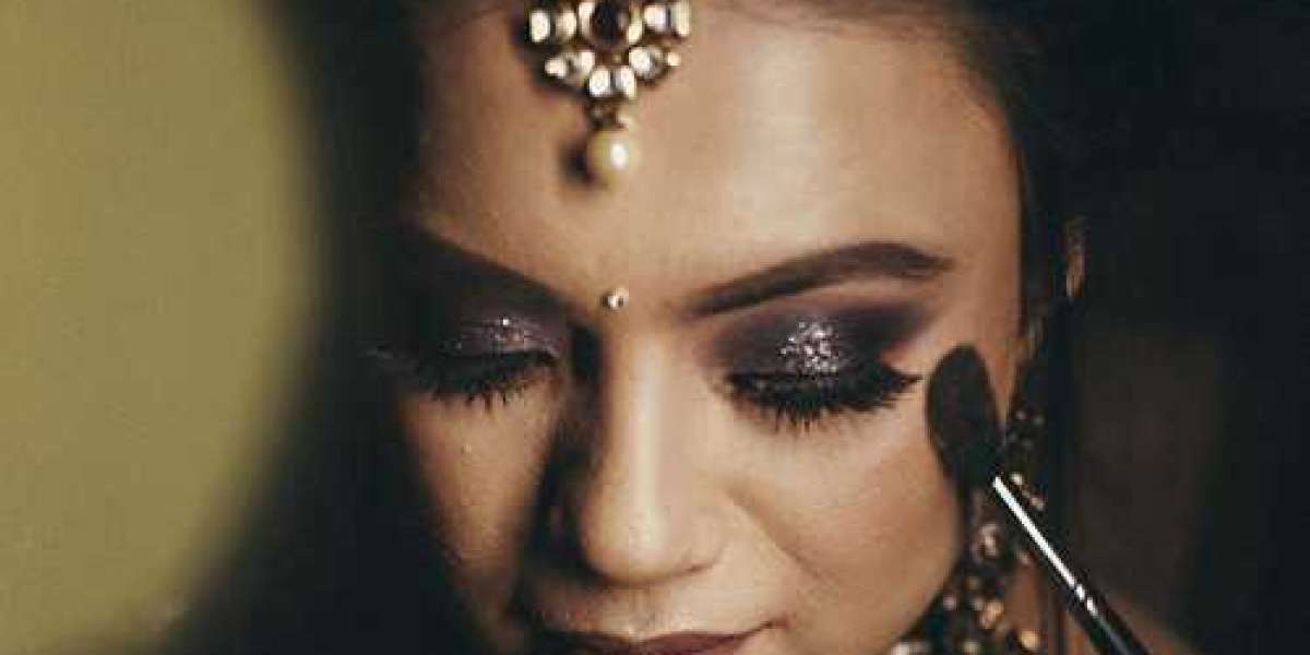 Experience Bridal Glamour: Mumbai's Leading Makeup Artist