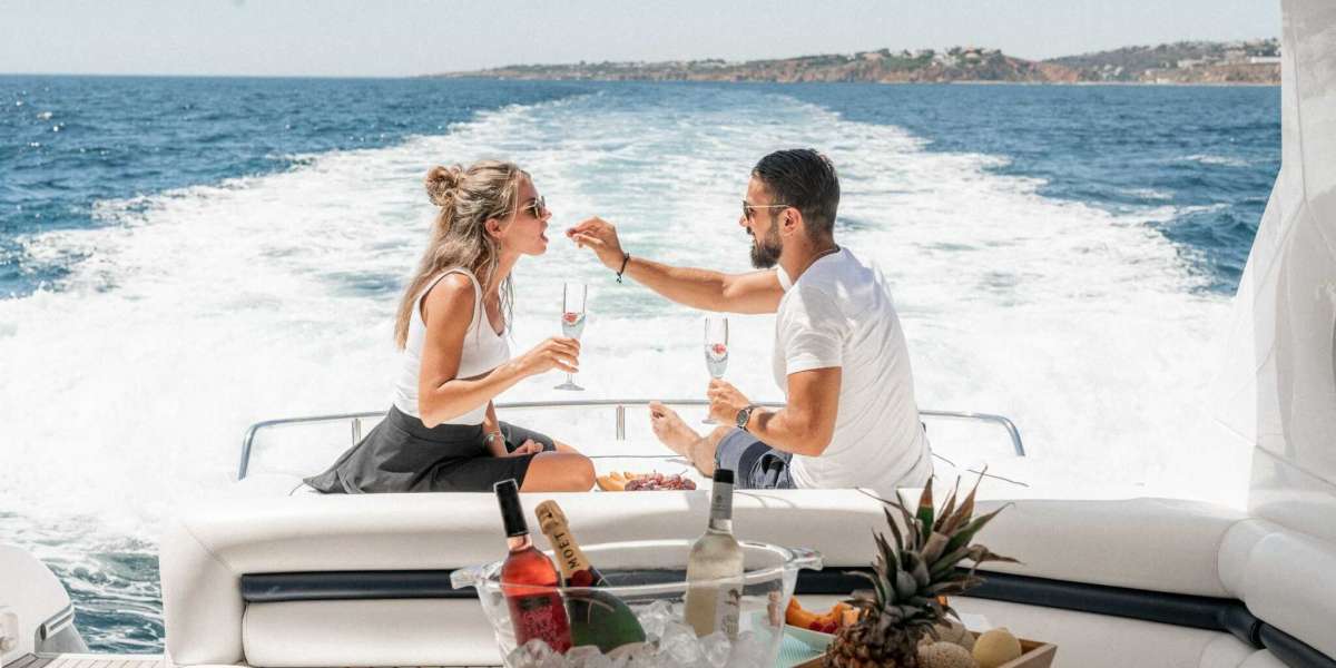 Exploring Luxury on the Waves: Yacht Excursions in Dubai