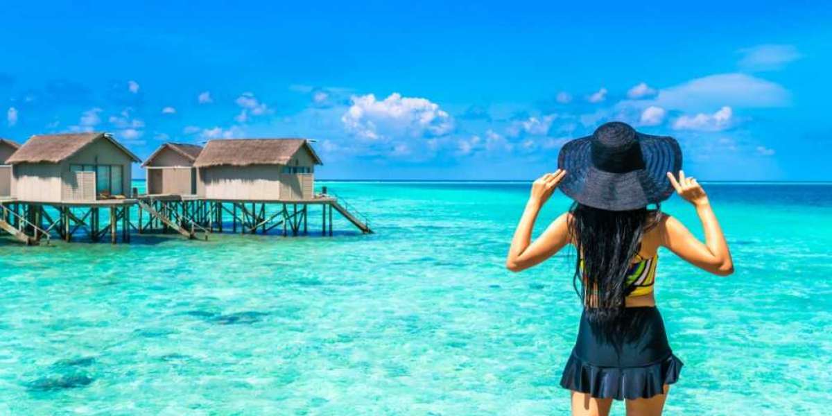 Planning a Romantic Getaway: Maldives Packages for Couples with Makanit.ae