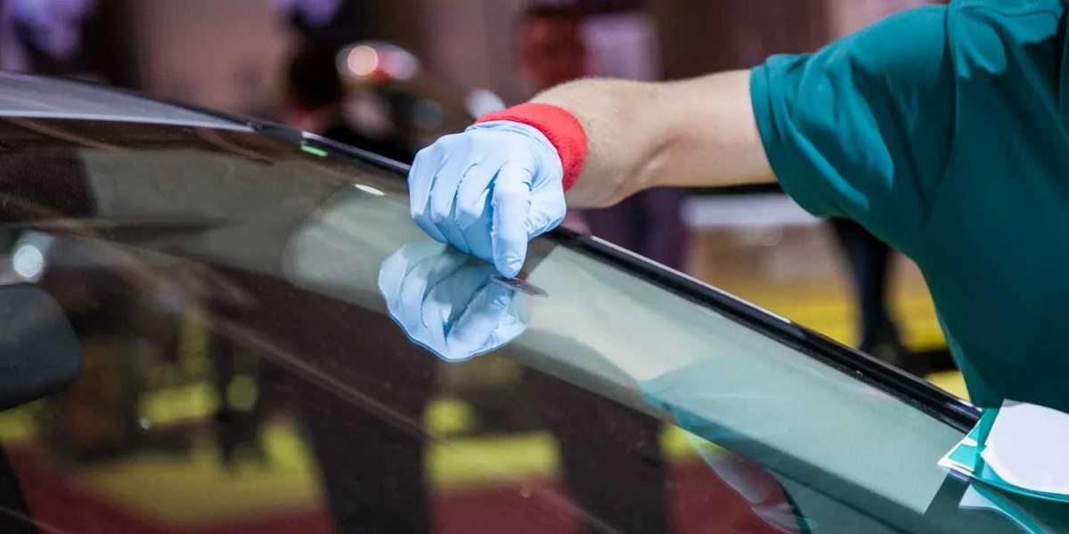 Role of Auto Glass Installers for the Betterment of Vehicle